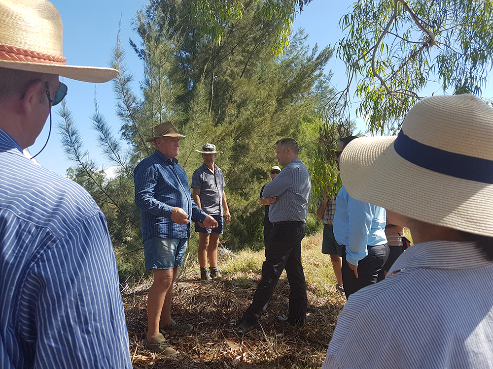  Peter Andrews addresses the crowd. 